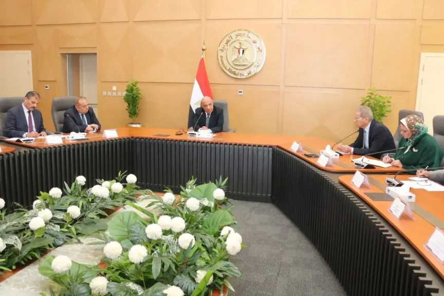 وزير الكهرباء يرفع درجة الاستعداد لتأمين الشبكة الموحدة في ضوء التصعيد العسكري بالمنطقة