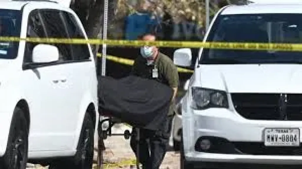 ” أسوشيتد برس ”: مسلّح يرتدي قميص يحمل علم إيران يقتل شخصين ويصيب 14 في إطلاق نار بتكساس الأميركية