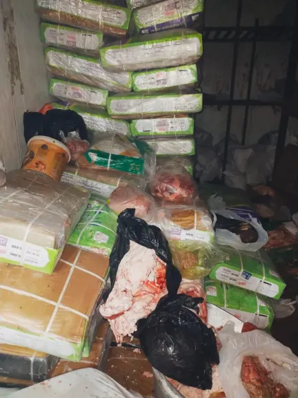 قبل وصولها للمواطنين.. إحباط بيع 2 طن لحوم ودهون فاسدة بشبرا