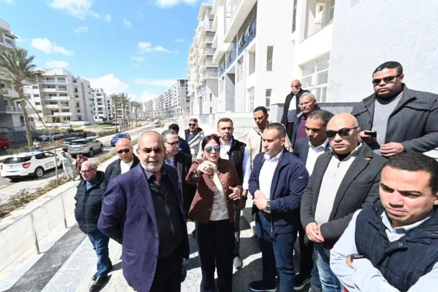 وزيرة الإسكان تتفقد كومباند ”مزارين” بمدينة العلمين الجديدة