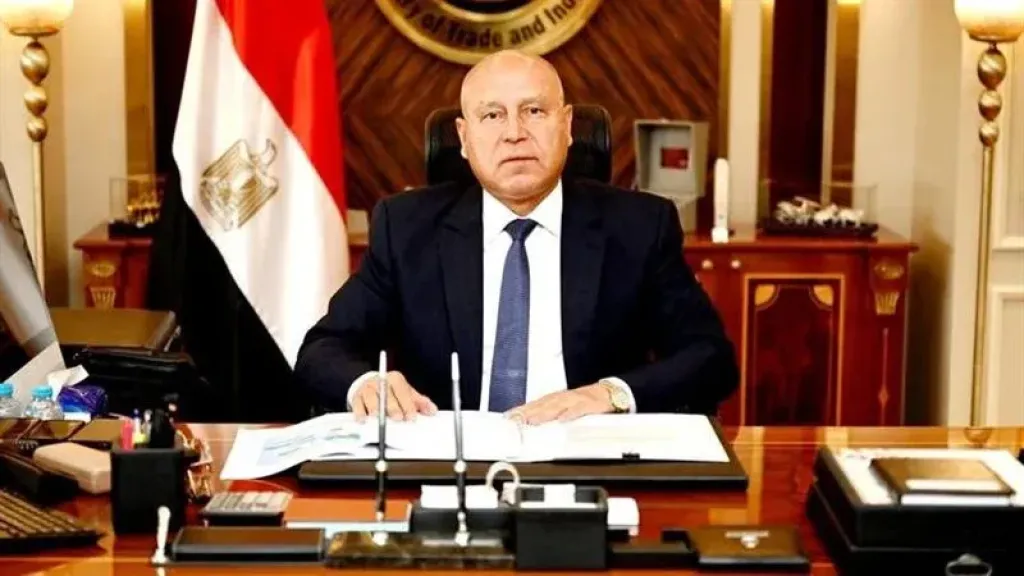 كامل الوزير: القطار الكهربائي يعزز الربط بين المدن الصناعية والمراكز الحضرية