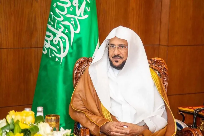 ”آل الشيخ” يوصي بالدعاء لولاة الأمر ورجال الامن ويؤكد أنها عبادةٌ وحقٌّ شرعي يعزّز أمن الوطن واستقراره