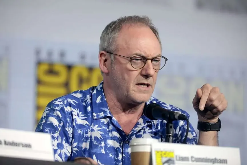 ليام كونينغهام يهاجم مذبحة المدرسة الإيرانية: «تبرير قتل الأطفال جنون لا يُغتفر»