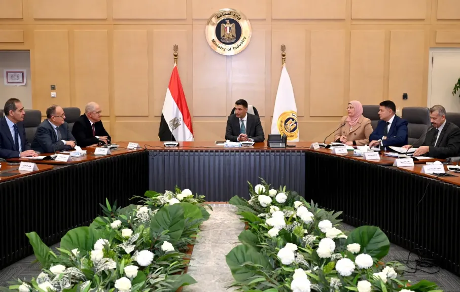 وزير الصناعة يعلن عن رؤية ونهج جديد في التعامل مع المصانع والمصنعيين