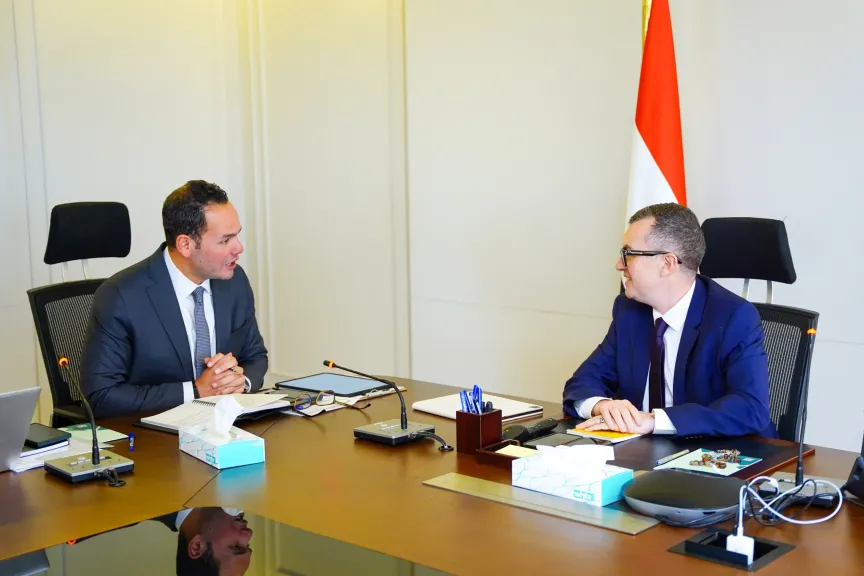 وزير التخطيط يبحث مع رئيس مركز المعلومات ودعم اتخاذ القرار تعزيز التعاون في متابعة أداء برنامج الحكومة وخططها