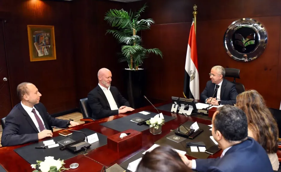 الهيئة العامة للاستثمار والمناطق الحرة وبنك HSBC يبحثان خطط الترويج الخارجي للاستثمار في مصر