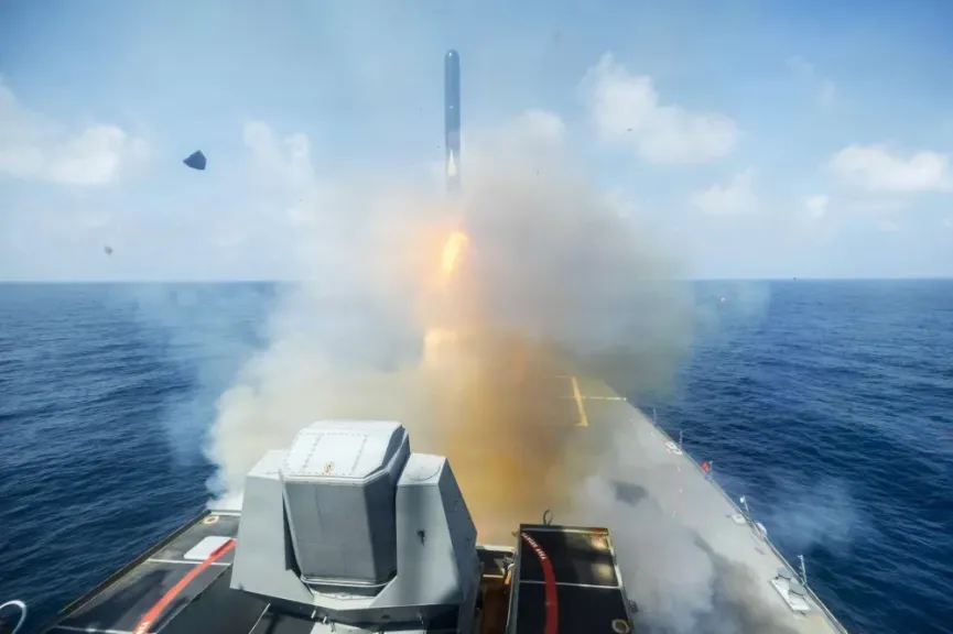 صواريخ إيرانية تستهدف الحاملة الأميركية و787 قتيلاً في تصعيد خطير