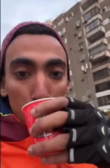 قبل الإفطار بلحظات.. شاب يرصد مشاهد من كرم الشعب المصري في الشوارع خلال رمضان