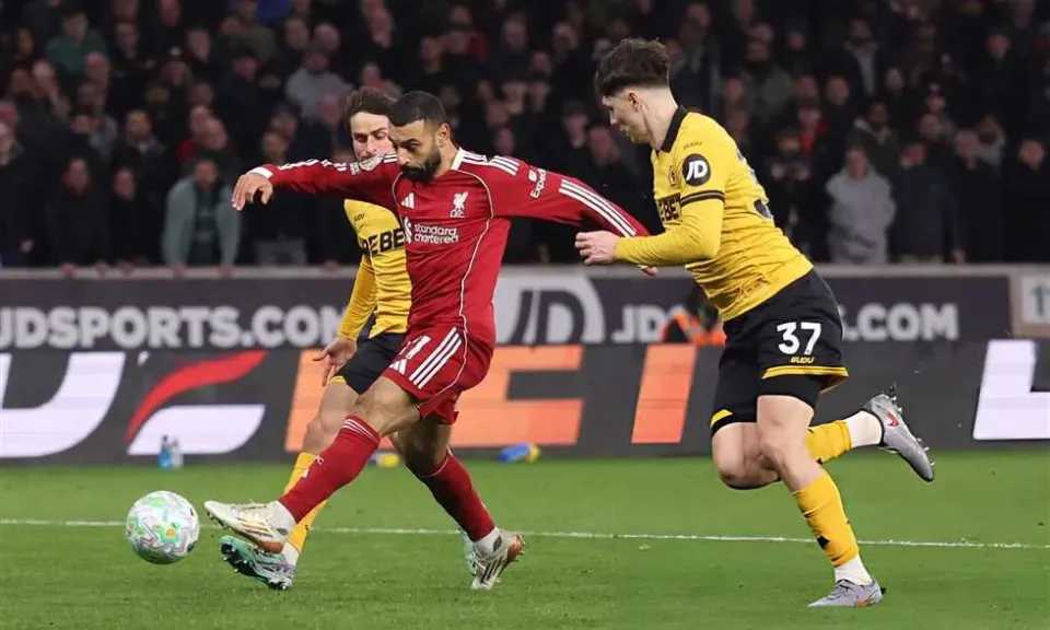 محمد صلاح يسجل وليفربول يسقط أمام وولفرهامبتون في الدوري الإنجليزي