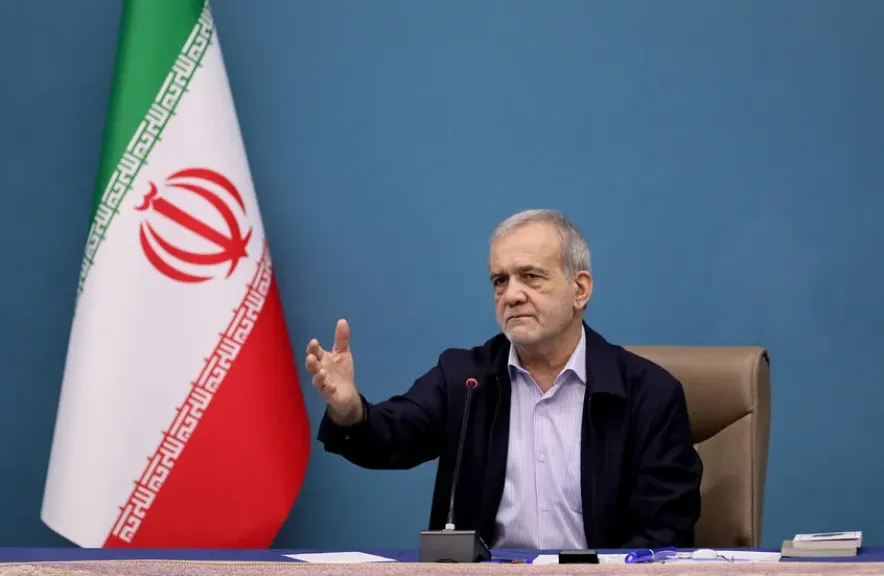 الرئيس الإيراني يوجه رسالة إلى قادة ”الدول الصديقة والجارة” بعد استهداف مواقع فيها