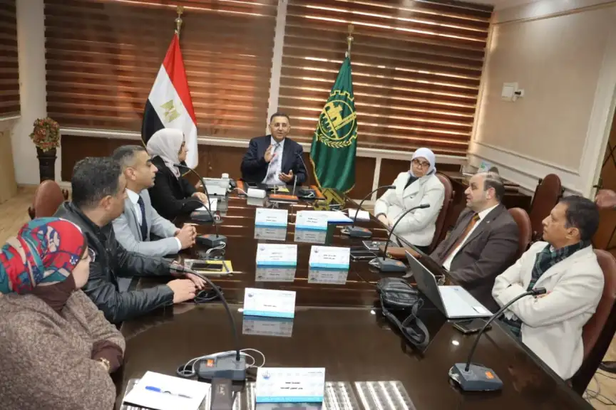 لقاء الحسم في بنها.. محافظ القليوبية وأعضاء البرلمان على طاولة واحدة لخدمة المواطن