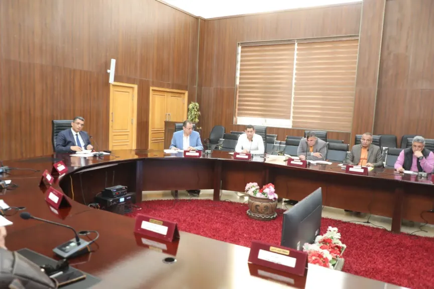 محافظ البحر الأحمر يعقد اجتماعًا لمتابعة ملف التصالح وتقنين وضع اليد