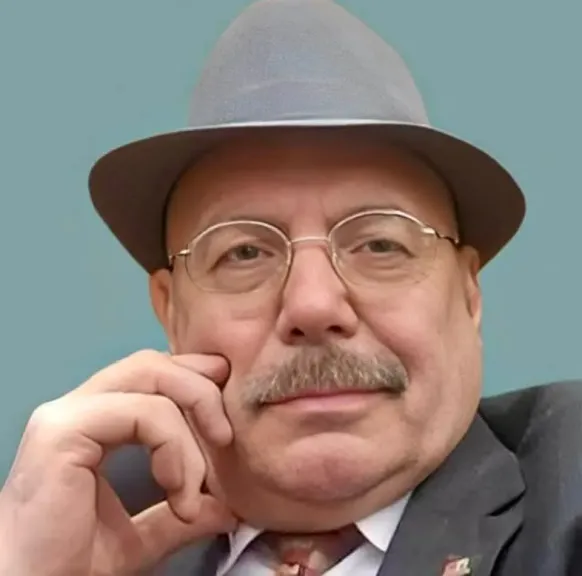 غداً.. الشاعر محمد رمضان يلقي احدث قصائده في ”بيت الشاعر” بالجمالية