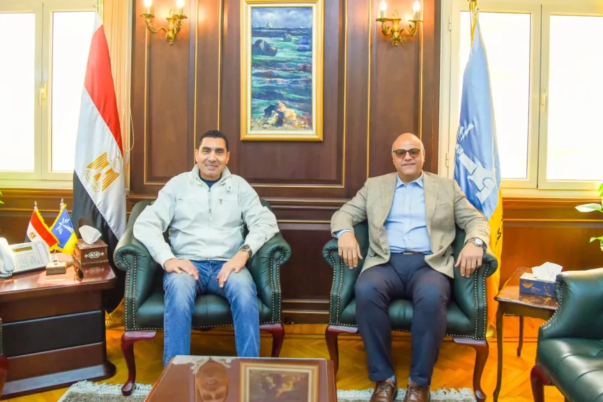 وزير الشباب والرياضة يبحث مع محافظ الإسكندرية تعزيز التعاون وتطوير البنية الرياضية