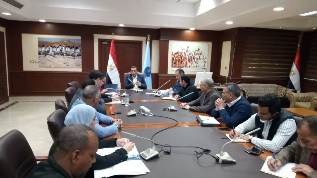 محافظ البحر الأحمر يوجه بسرعة حسم طلبات إحلال وتجديد الوحدات البحرية لدعم الاستثمار السياحى