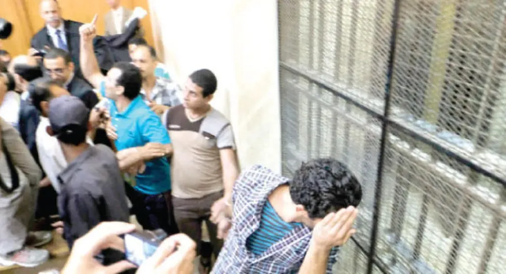 حبس عامل بتهمة التحرش بسيدة داخل ميكروباص بالدقي