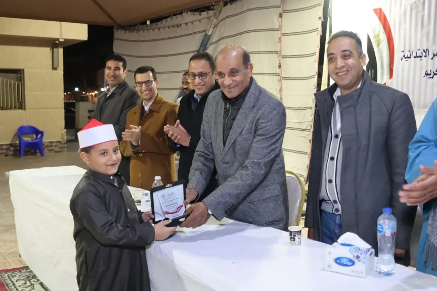 صوت صغير برسالة كبيرة.. طفل أزهري يتحدث عن فضل رمضان في احتفالية حفظة القرآن بالغردقة