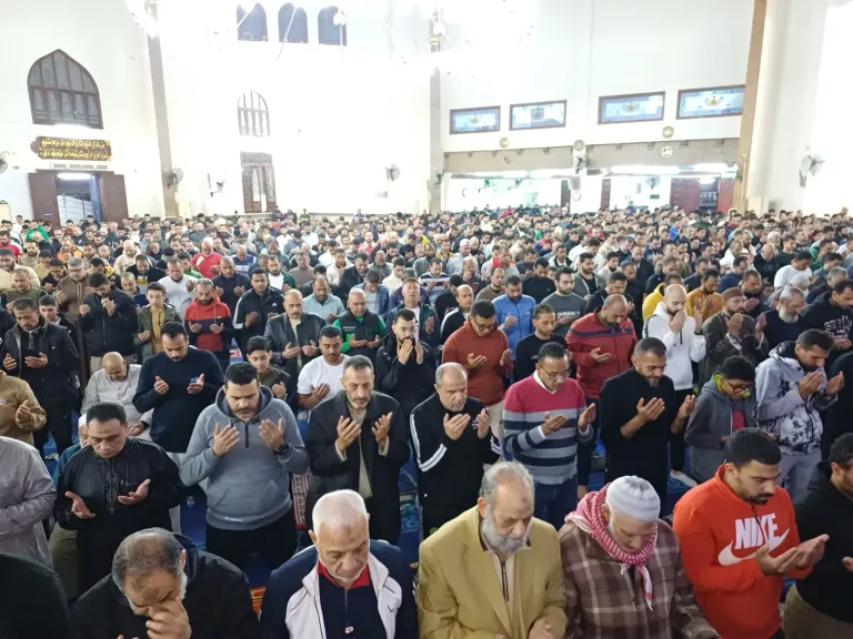 نجم دولة التلاوة يشكر مسابقة بورسعيد الدولية للقرآن وسط أجواء روحانية خلال إمامته صلاة التراويح بمسجد الحسين ببورسعيد