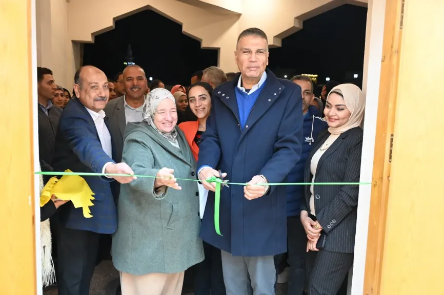 محافظ جنوب سيناء يتفقد معرض المشغولات البدوية بثقافة طور سيناء