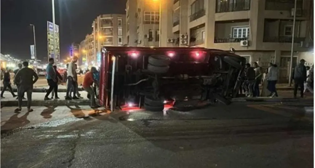 حالتهما خطيرة.. إصابة شابين إثر انقلاب سيارة نقل ثقيل على صحراوي قنا.. أسماء