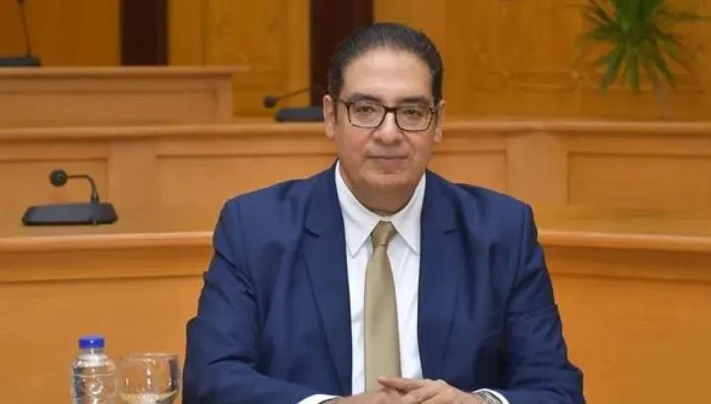 رئيس جامعة القاهرة يستعرض تقريرا عن أهم أنشطة مركز اللغات الأجنبية والترجمة التخصصية خلال العام الجامعي الجاري 2026