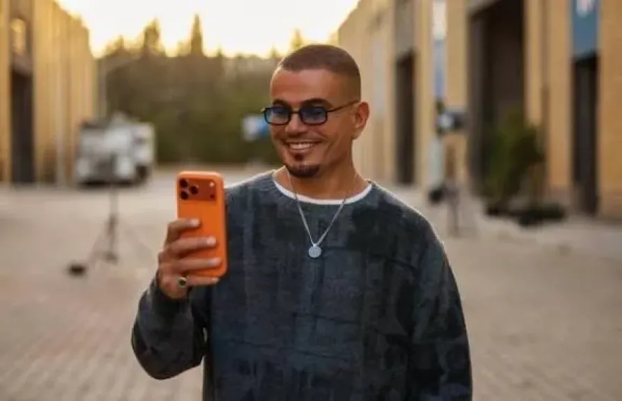 للأسبوع 52 على التوالي.. عمرو دياب يحقق رقمًا قياسيًا غير مسبوق ويحافظ على صدارة بيلبورد 100 فنان