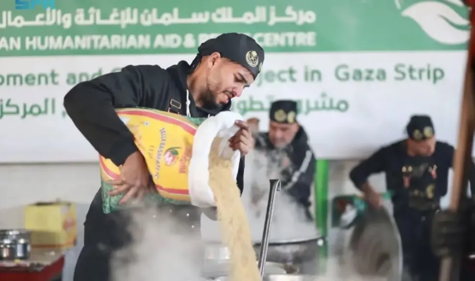 أكثر من (24) ألف وجبة غذائية جاهزة يوزّعها مركز الملك سلمان للإغاثة في قطاع غزة