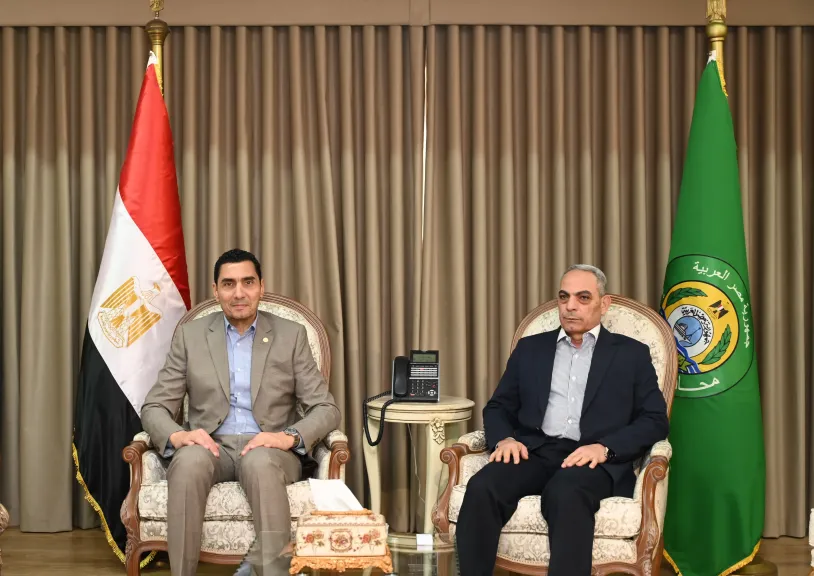 دعم المنشآت ومراكز الشباب.. وزير الشباب والرياضة يلتقي محافظ الإسماعيلية