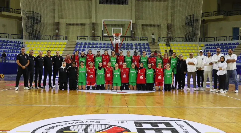 الأهلي يسعى لتعزيز تفوقه على سبورتنج في الجولة الختامية