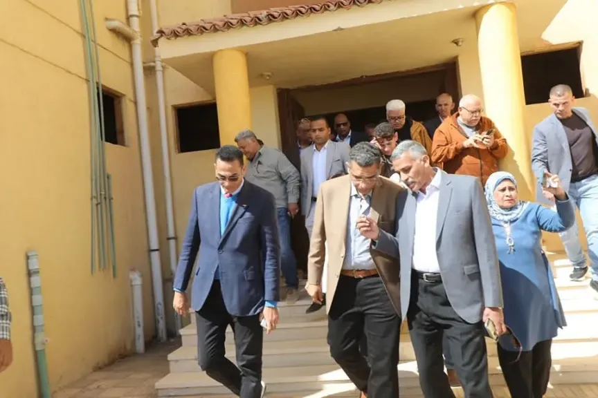 محافظ البحر الأحمر يتفقد مشروع ال 500 وحدة سكنية ومشروع بديل العشوائيات بمدينة القصير