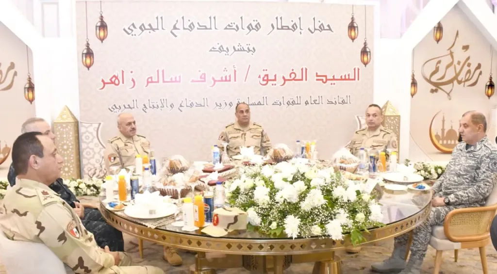 وزير الدفاع يشيد بدور مقاتلي قوات الدفاع الجوي في حماية سماء مصر