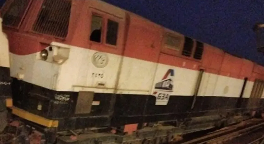 الجثة تحولت أشلاء.. مصرع شخص مجهول الهوية دهسًا أسفل عجلات القطار في قنا