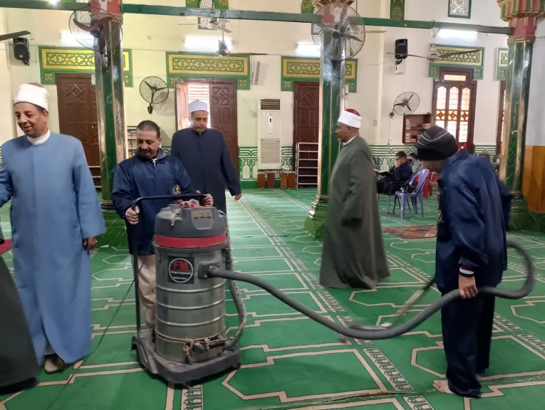 استعدادًا للعشر الأواخر وصلاة التهجد أوقاف أسيوط تدشن حملة نظافة شاملة بجميع مساجد المحافظة