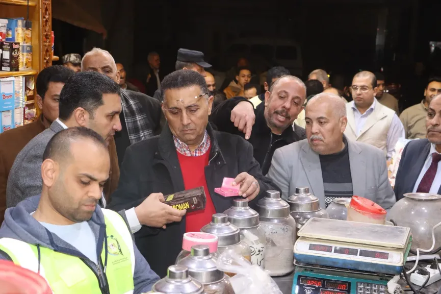 محافظ القليوبية في الشارع بطوخ.. إعدام لحوم فاسدة وغلق منشآت مخالفة
