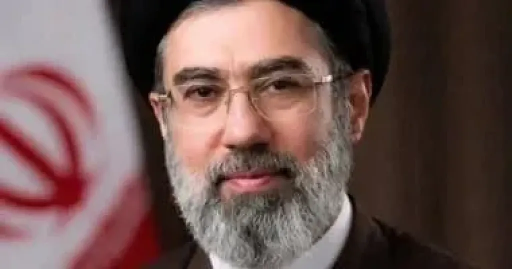 من هو المرشد الإيراني الجديد مجتبى خامنئي؟