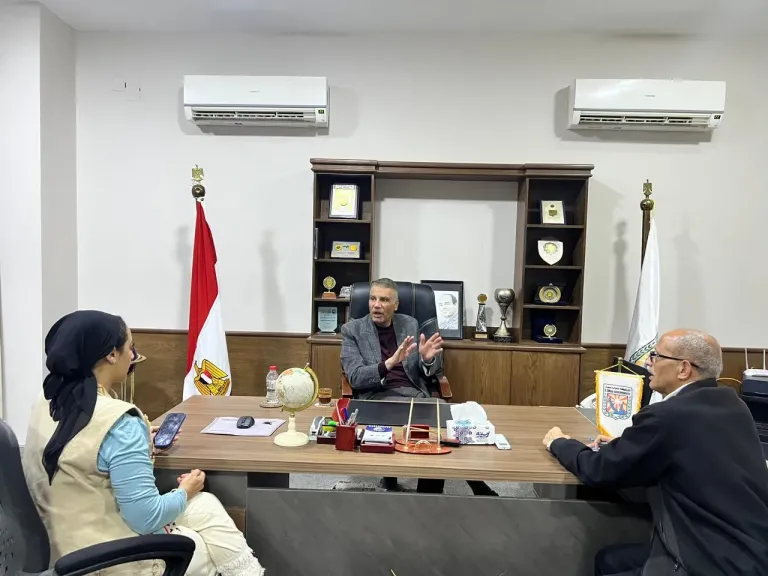 محافظ جنوب سيناء يبحث عدد من الملفات الخدمية بمدينة دهب