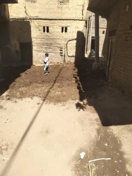 بعد تدخل النهار.. محافظ قنا يقرر فتح شارع مغلق منذ 20 يومًا بسبب أعمال الصرف الصحي