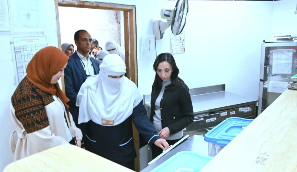 محافظ البحيرة تتفقد وحدة غسيل الكلى وبنك الدم بمستشفى أبو حمص وتوجه بالالتزام بالمعايير الطبية