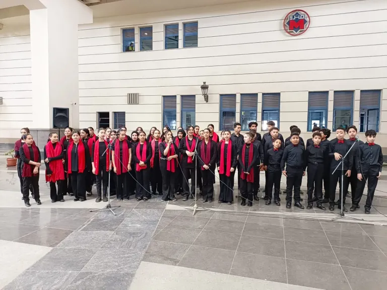 نشيد في قلب المترو.. كورال الكونسرفتوار يفاجئ الركاب بأمسية وطنية في ذكرى الشهيد