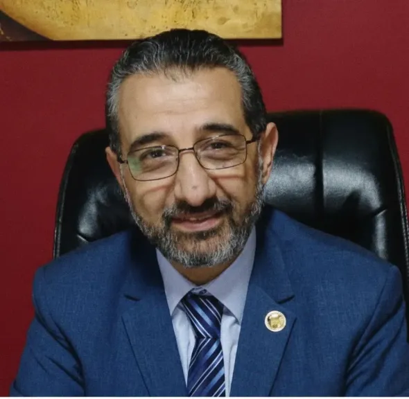 «السمدوني»: تحويل مسارات السفن بسبب الحرب  يهدد إيرادات قناة السويس