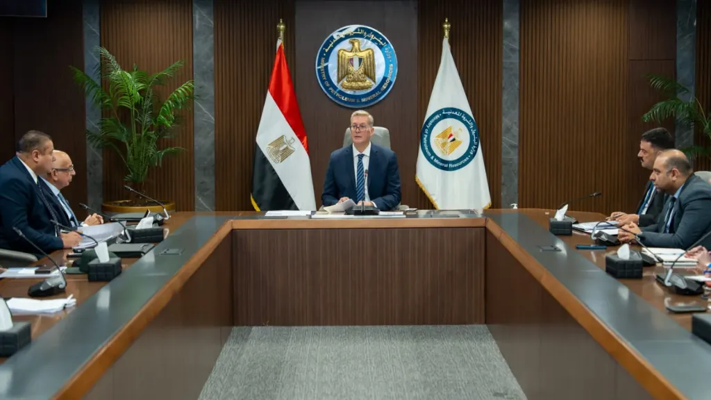 بعد موافقة الحكومة.. البترول تبحث تنفيذ أول مسح جوي شامل للمعادن في مصر خلال 2026
