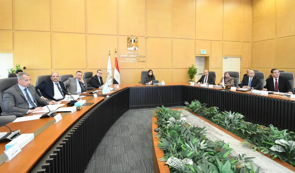 وزيرة الإسكان تترأس اجتماع جهاز تنظيم الإعلانات لضبط منظومة الإعلانات بالطرق