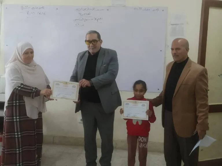 مدير ”تعليم إيتاى البارود” يشدد على التقييمات اليومية ويكرم المتميزين من المعلمين والطلاب