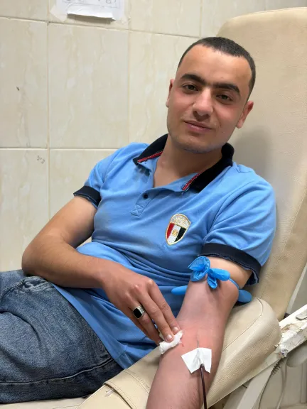 طلاب التربية العسكرية بجامعة كفر الشيخ يجددون التزامهم المجتمعي نحو المشاركة في حملة التبرع بالدم دعماً للمرضى بالمستشفى الجامعي