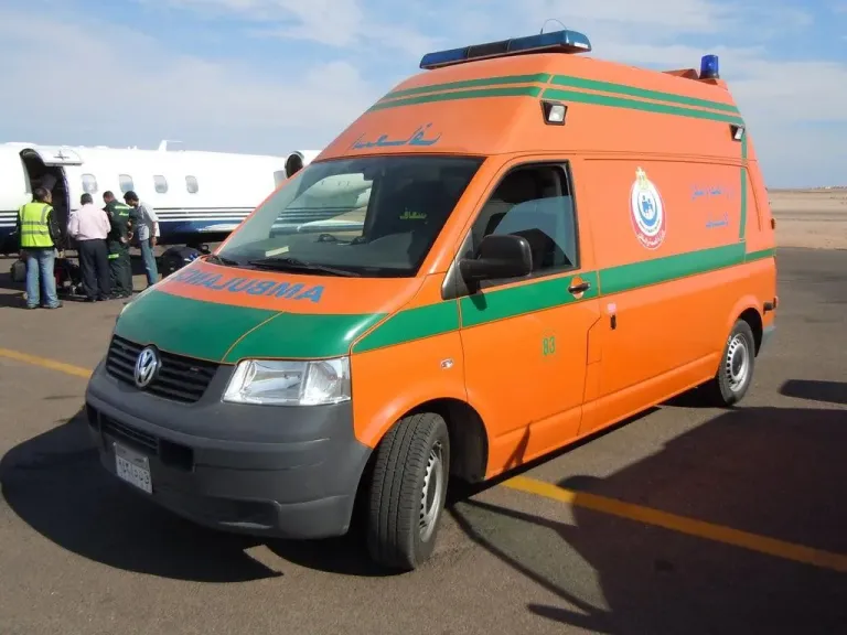 غلق طريق الإسكندرية الصحراوي إثر تصادم سيارة نصف نقل وميكروباص