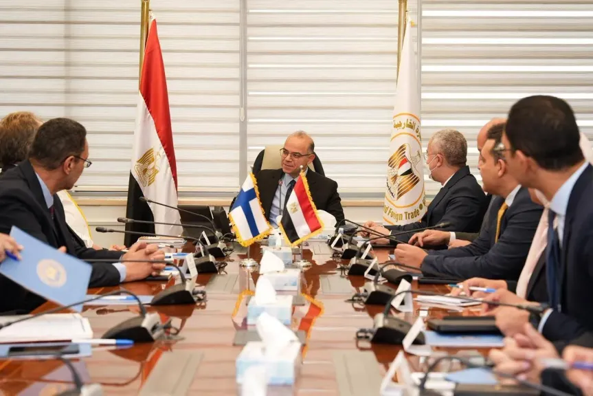 وزير الاستثمار والتجارة الخارجية يلتقي مع سفيرة فنلندا لبحث سبل التعاون الاقتصادي والاستثماري بين البلدين
