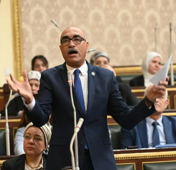 إيهاب منصور ينتقد زيادة أسعار المحروقات ويطالب باستدعاء رئيس الوزراء للبرلمان