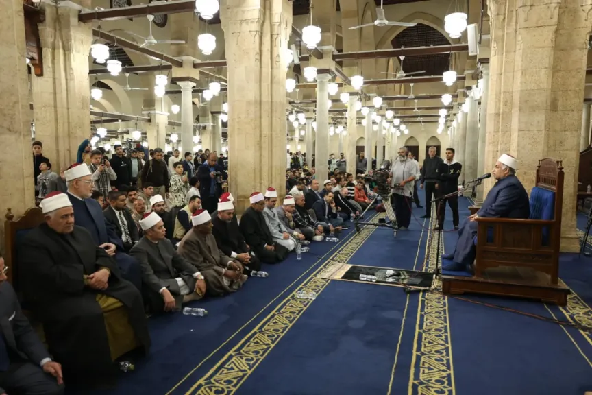 درس التراويح بالجامع الأزهر يوضح فضل الهبة وعطاء الله لعباده