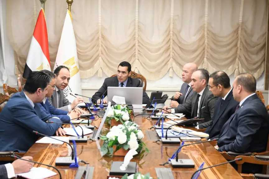 وزير الشباب والرياضة يجتمع بمديري المديريات عبر الفيديو كونفرانس لمتابعة الأنشطة بالمحافظات