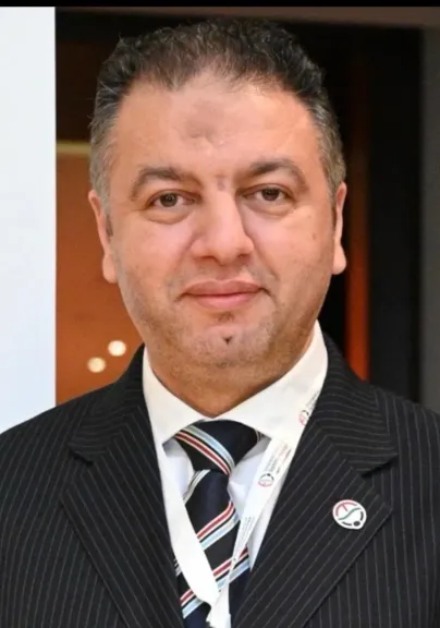 رئيس جامعة الأزهر يهنئ حسام زيادة بحصوله على زمالة «الملكية لجراحي العيون» في لندن